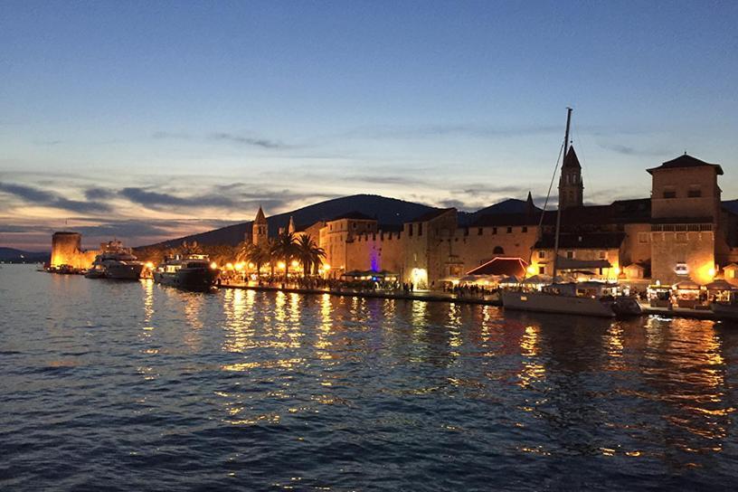 Apartments Mamut Trogir Eksteriør billede