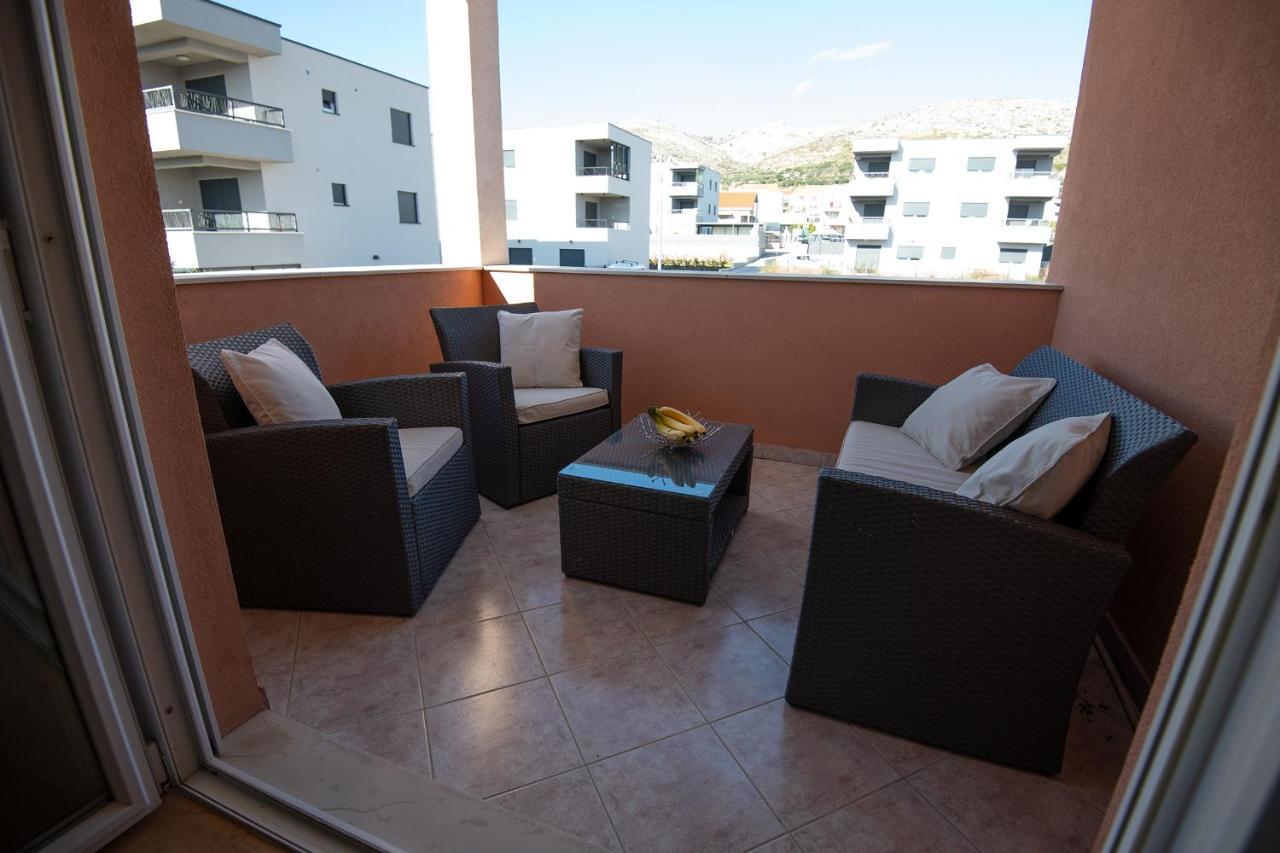 Apartments Mamut Trogir Eksteriør billede